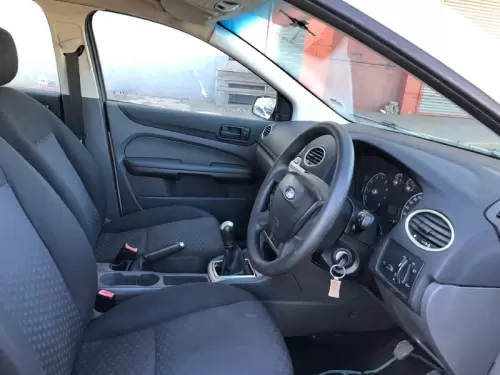2009-Ford-Focus-16-Ambiente (11)