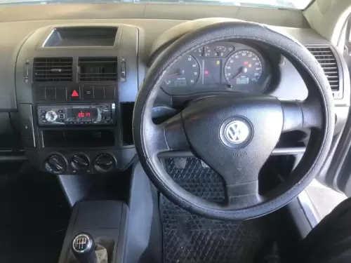 2009-Volkswagen-Polo-Classic-16-Comfortline (14)