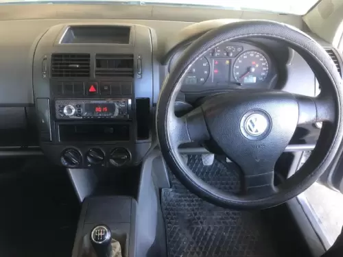 2009-Volkswagen-Polo-Classic-16-Comfortline (15)
