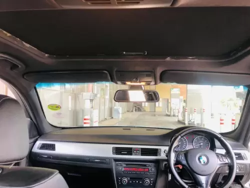 2010-BMW-3-Series-320i-Exclusive (1)