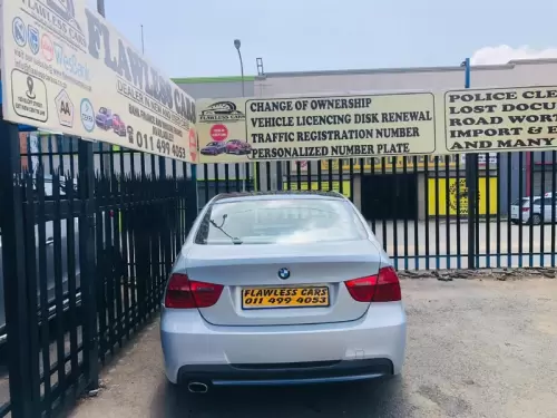 2010-BMW-3-Series-320i-Exclusive (13)