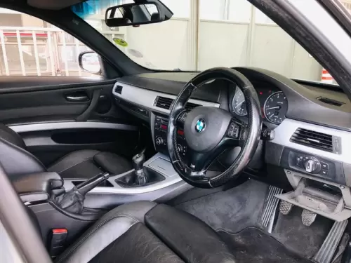2010-BMW-3-Series-320i-Exclusive (5)