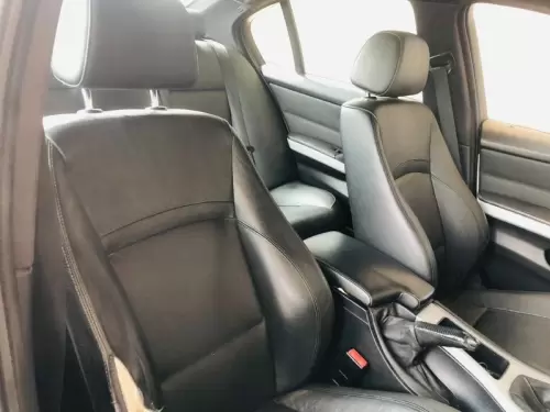 2010-BMW-3-Series-320i-Exclusive (9)