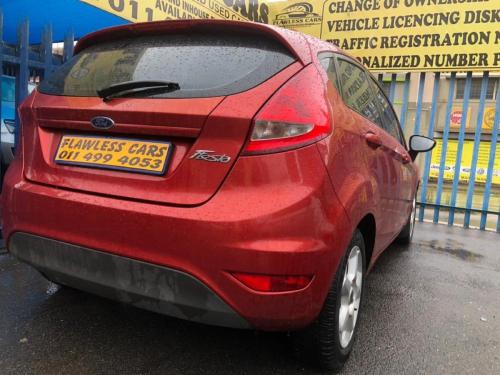 2011-Ford-Fiesta-16-Ambiente_4