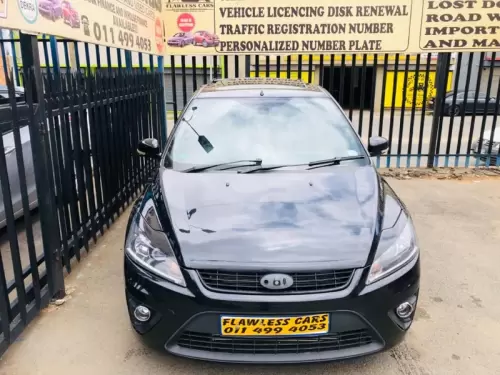 2011-Ford-Focus-25-ST-5-dr (2)