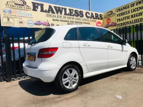 2011-Mercedes-Benz-B-Class-B-180-Auto (4)