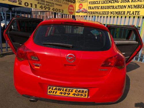 2011-Opel-Astra-14T-Enjoy-5-dr_4