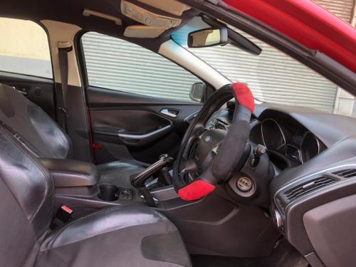 2012-Ford-Focus-20-GDi-Trend_16