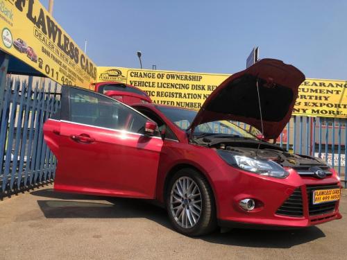 2012-Ford-Focus-20-GDi-Trend_7