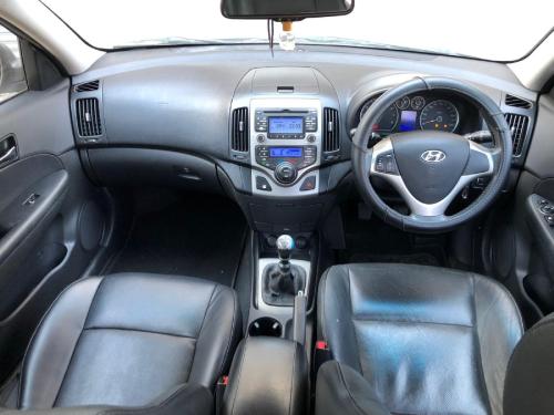 2012-Hyundai-i30-16-GLS-Premium-Auto_9