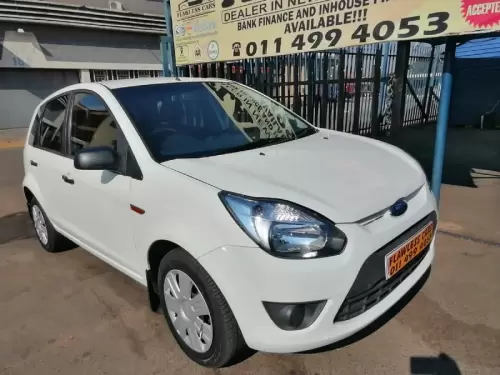 2013-Ford-Figo-14-Trend (4)