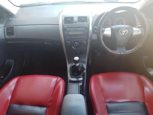 2013-Toyota-Corolla-16-Professional (10)
