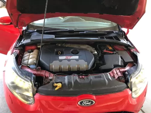 2014-Ford-Focus-20-GTDi-ST3-5-dr (24)