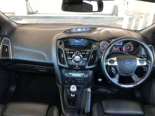 2014-Ford-Focus-20-GTDi-ST3-5-dr (8)