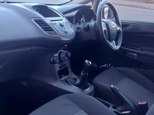 2015-Ford-Fiesta-14-Trend-5-dr (19)