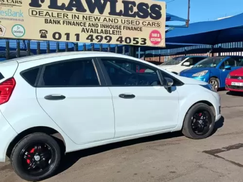 2015-Ford-Fiesta-14-Trend-5-dr (20)