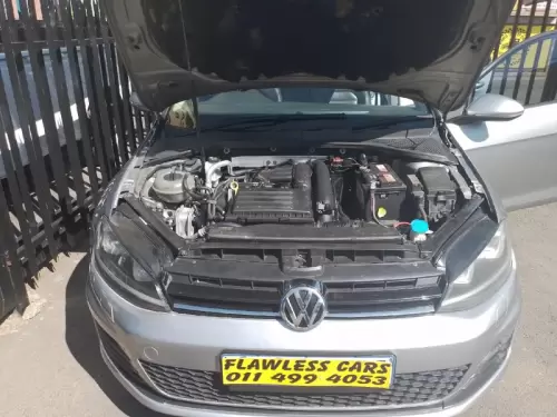 2015-Volkswagen-Golf-VII-14-TSI-Comfortline-Auto (10)