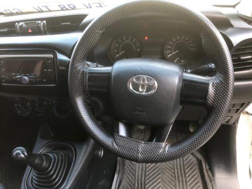 2017-Toyota-Hilux-20-VVTi-Single-Cab (11)