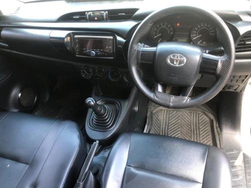 2017-Toyota-Hilux-20-VVTi-Single-Cab (13)